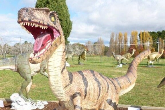 A dinosaur statue.