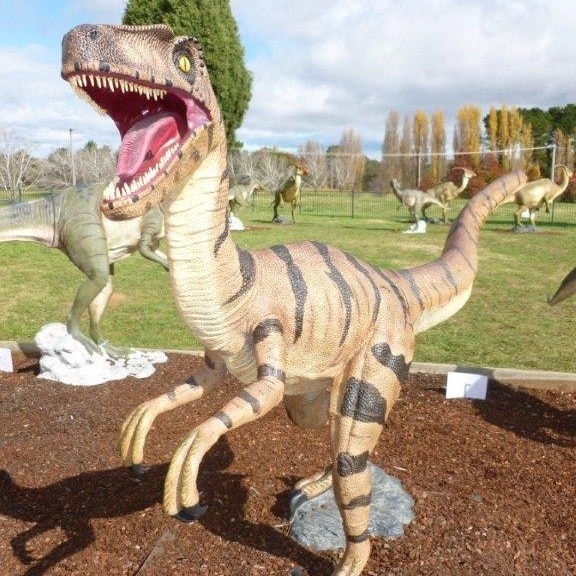 A dinosaur statue.