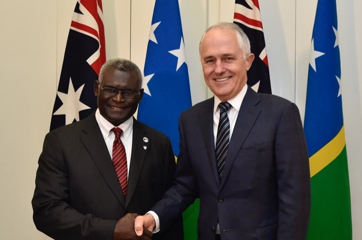 Prime Minister Malcolm Turnbull shake hands with Solomons Prime Minister Manasseh Sogavare