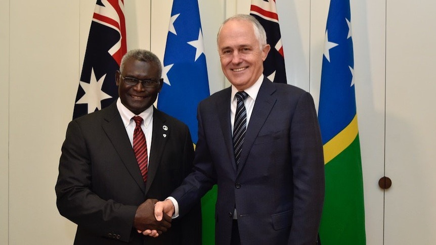 Prime Minister Malcolm Turnbull shake hands with Solomons Prime Minister Manasseh Sogavare