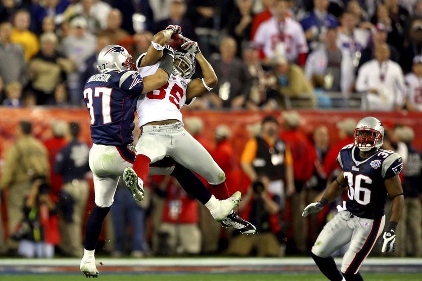 David Tyree (85) of the New York Giants catches a pass in Super Bowl XLII against New England.