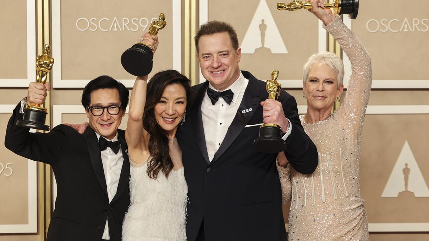 Ke Huy Quan, Michelle Yeoh, Brendan Fraser and Jamie Lee Curtis all holding oscars