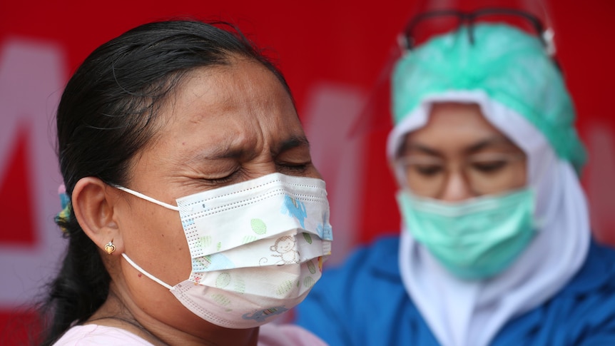Hundreds of vaccinated medical workers contract COVID-19, as Indonesian hospitals reach breaking point