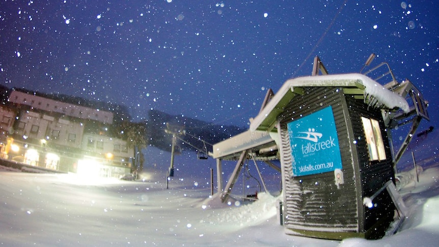 Victoria's ski resorts are expecting another 30cms of snow overnight.