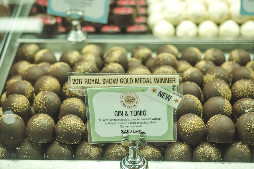 Gin and tonic flavoured chocolate balls