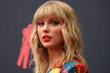 Taylor Swift poses for photos on the red carpet