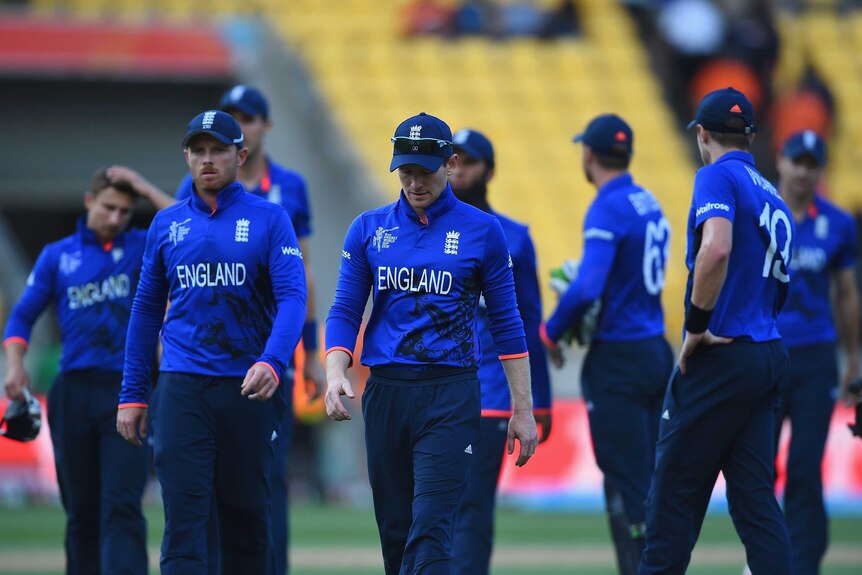 Morgan leads dejected England off the pitch