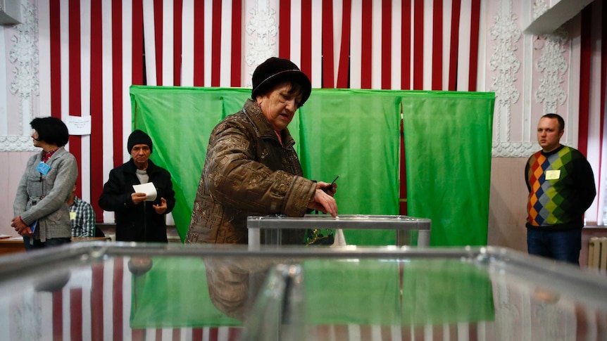 Woman votes in Crimea referendum