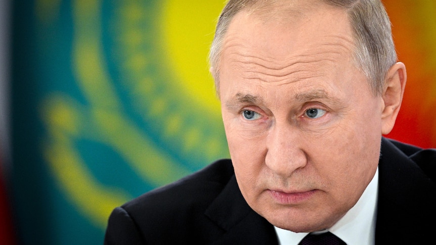 Le président russe Vladimir Poutine déclare qu’il n’est pas nécessaire de lancer de nouvelles frappes massives contre l’Ukraine et annonce la date de fin de la mobilisation des réservistes