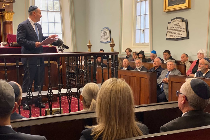 Josh Frydenberg addresses the congregation at Hobart's Synagogue.