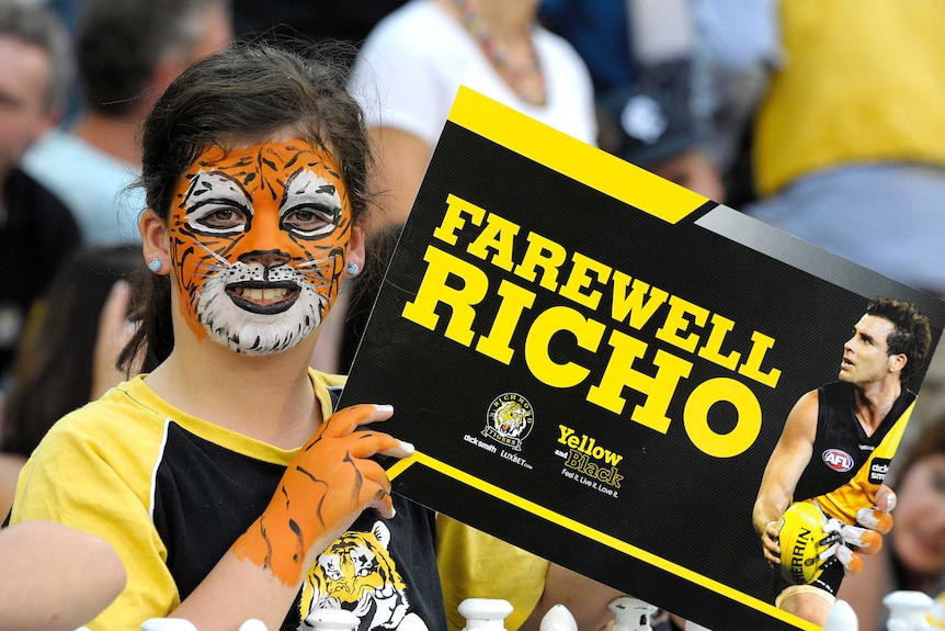 Richmond fans say farewell to Matthew Richardson before Carlton v Richmond game at the MCG in 2010.