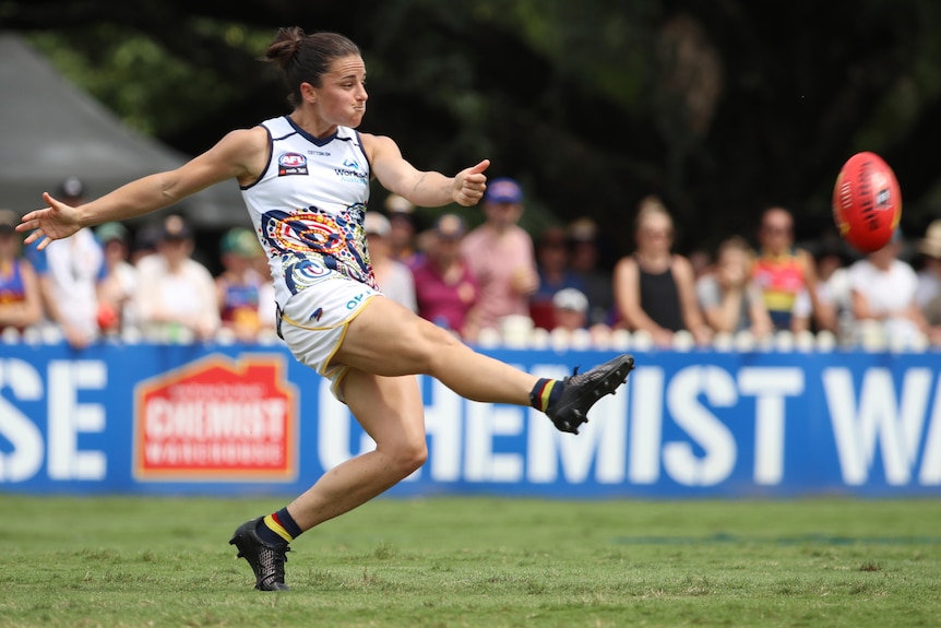 Angela Foley kicks the ball.