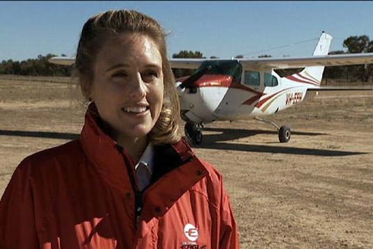 Qld Female pilot Lou Oldfield takes tourists on scenic flights.