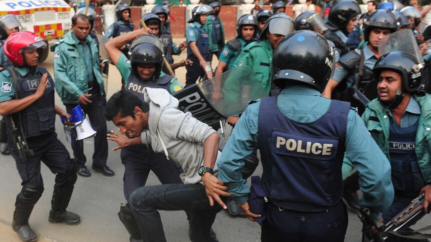 Bangladesh riot police control protesters