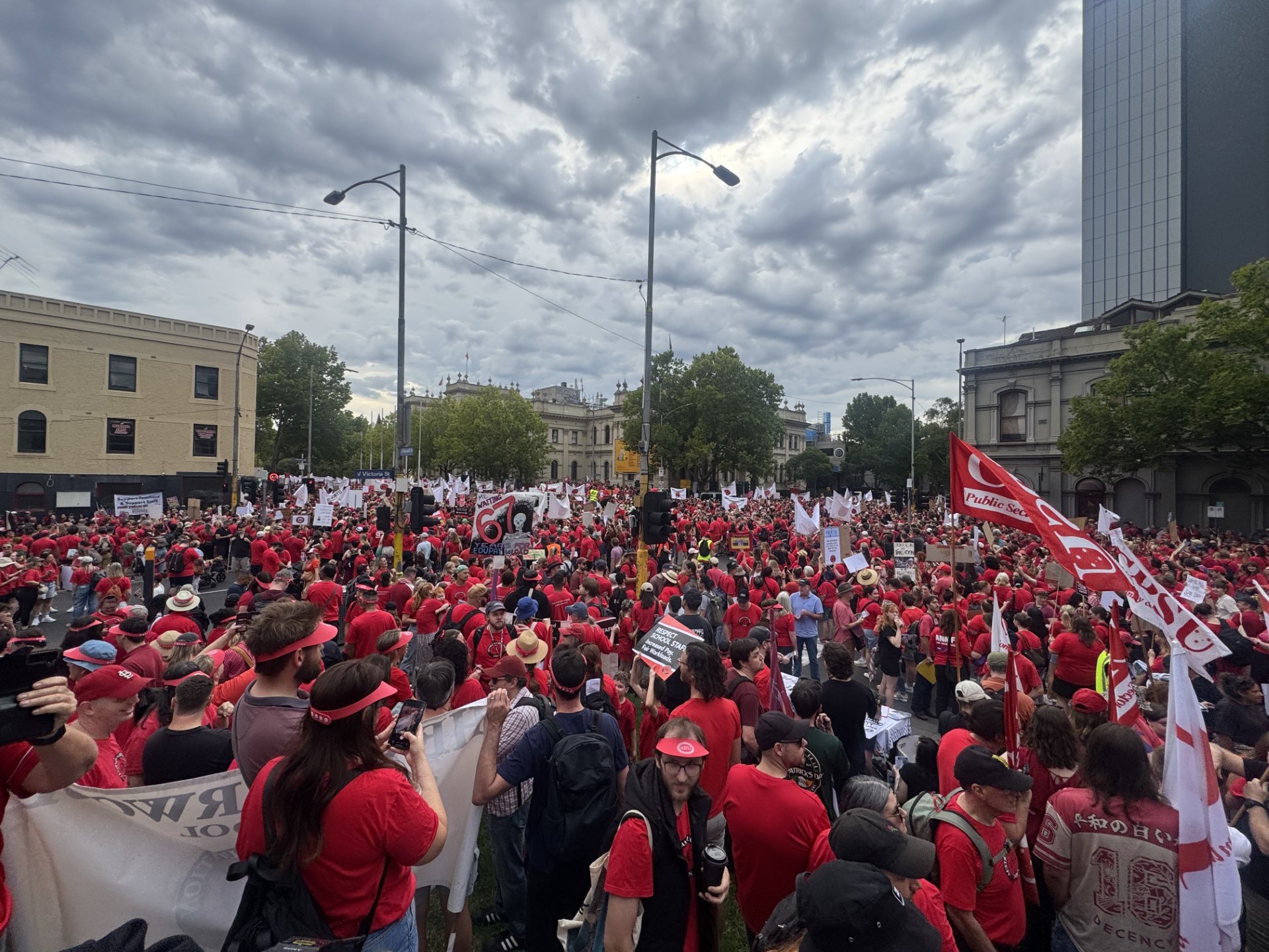 Teachers in Victoria go on strike for the first time in 13 years
