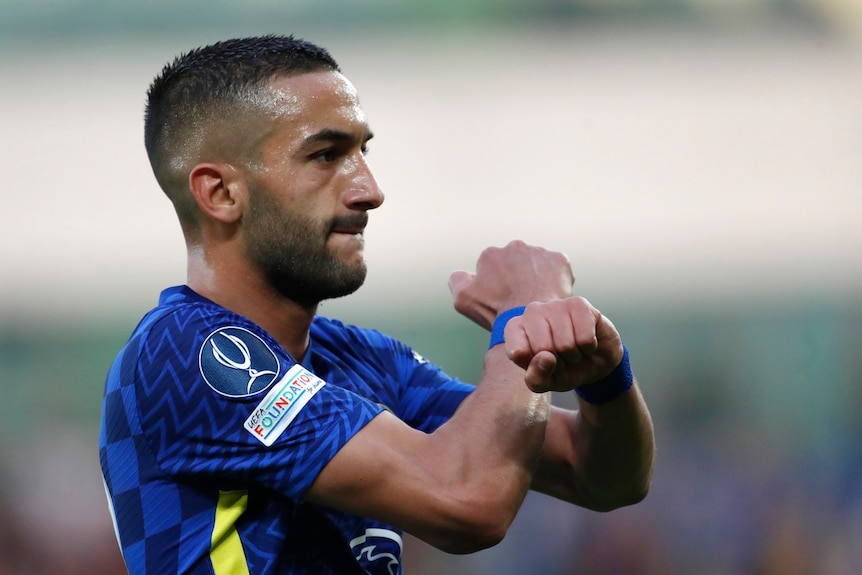 Hakim Ziyech crosses his hands in front of his chest