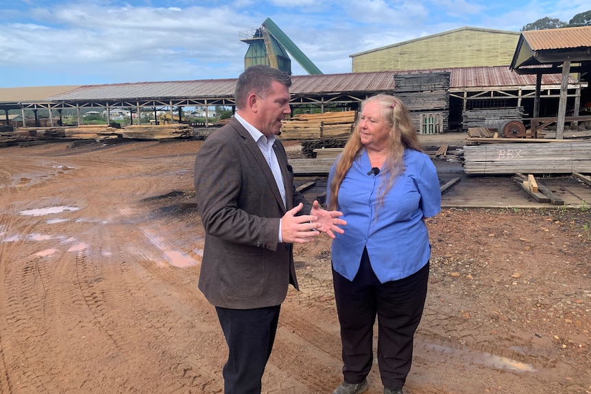 Minister Saunders chatting with a local industry member