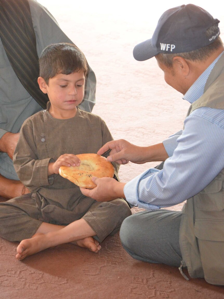 WFP is distributing bread to people displaced from Kunduz to Mazar-e-Sharif