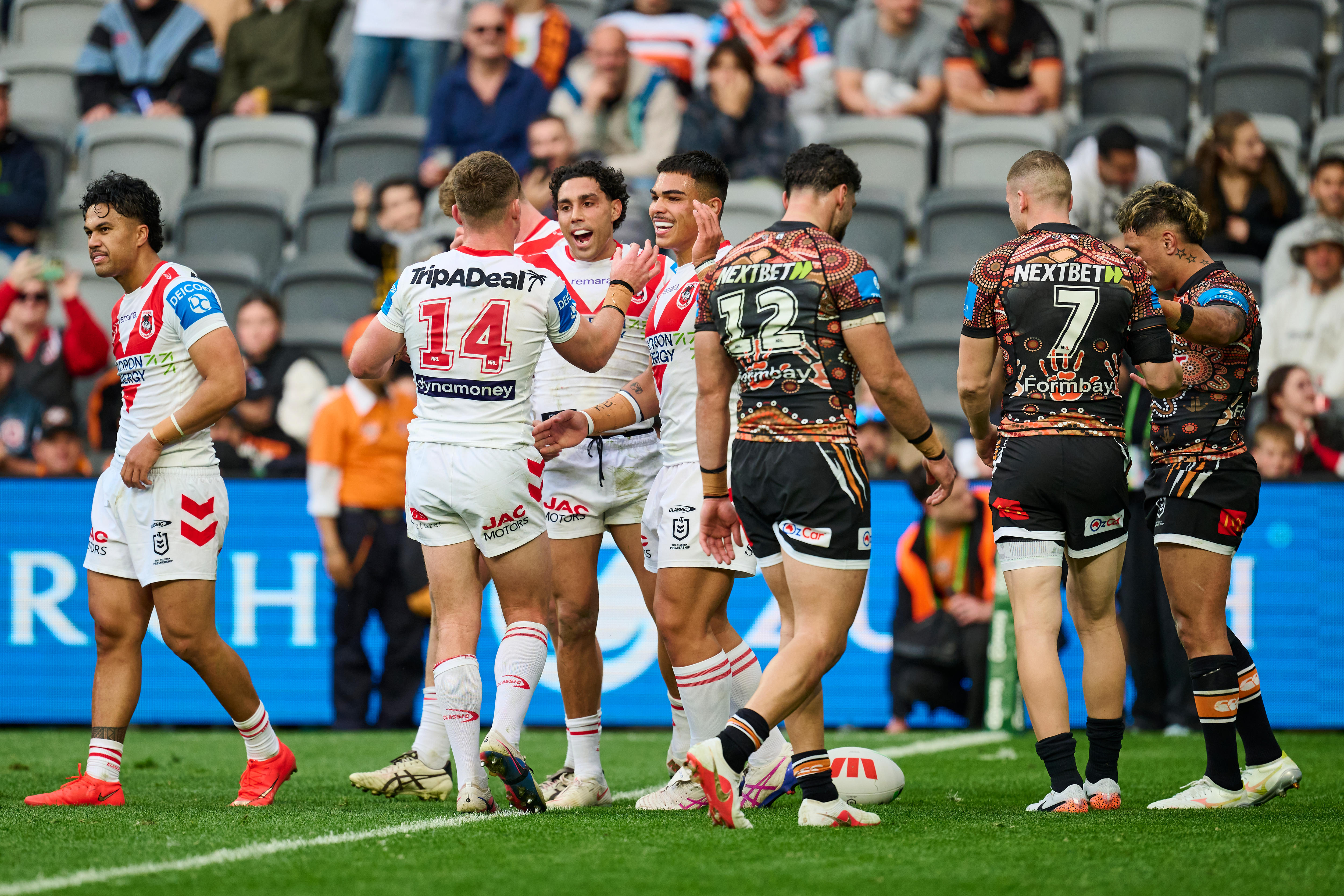 Live: Dragons on top against woeful Tigers