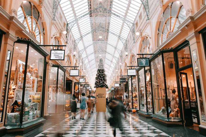 Melbourne shopfronts decorated in Christmas decorations.