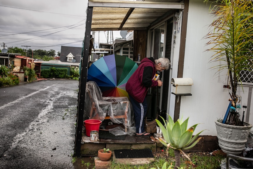 Cheryl leaves her caravan.