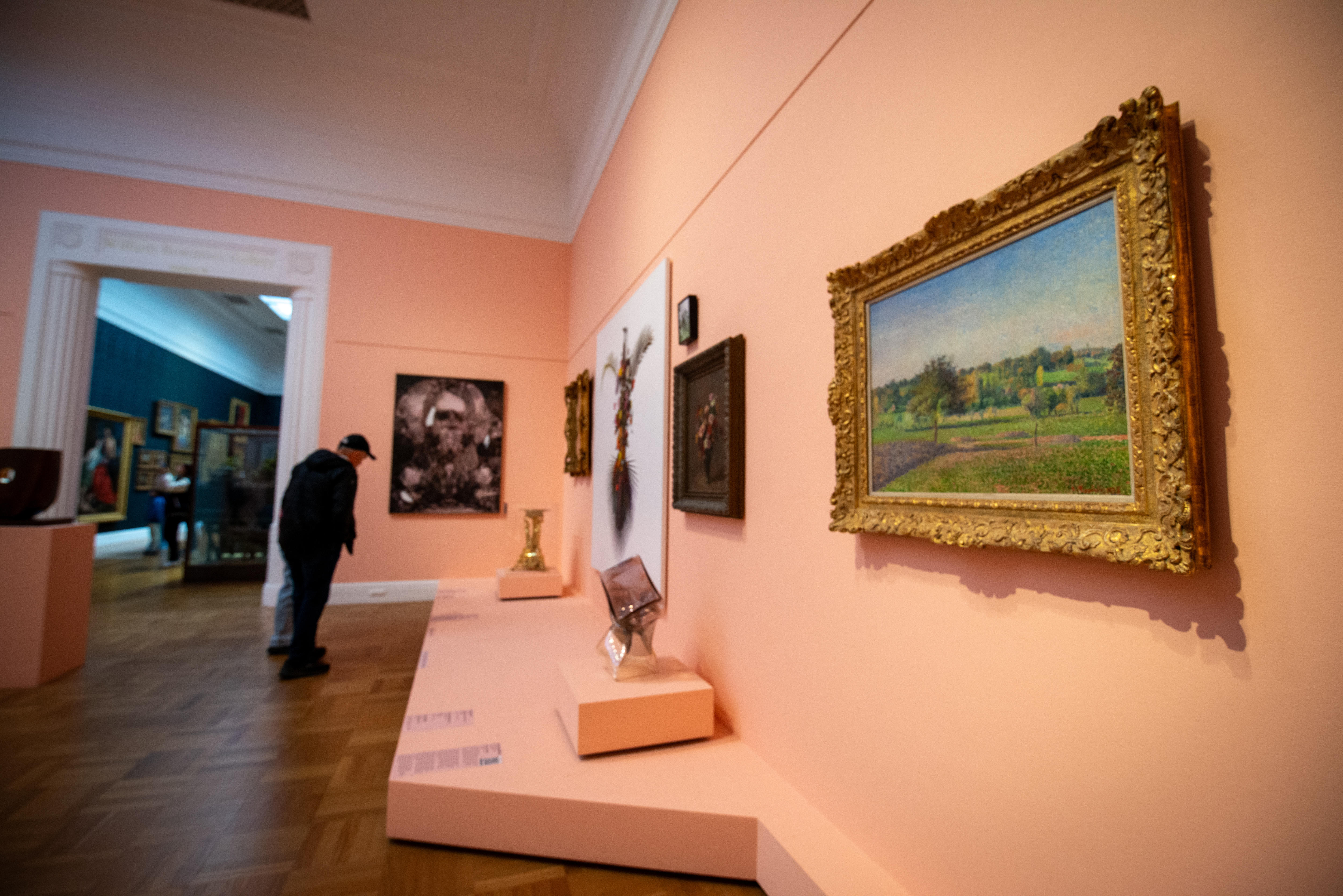 Art handing in the Art Gallery of South Australia 