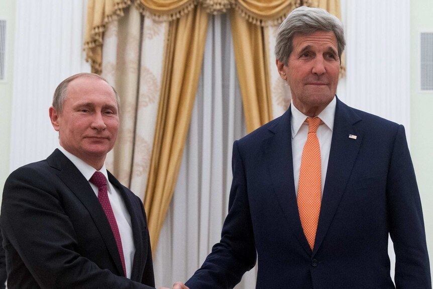 Russian President Vladimir Putin (L) meets US Secretary of State John Kerry