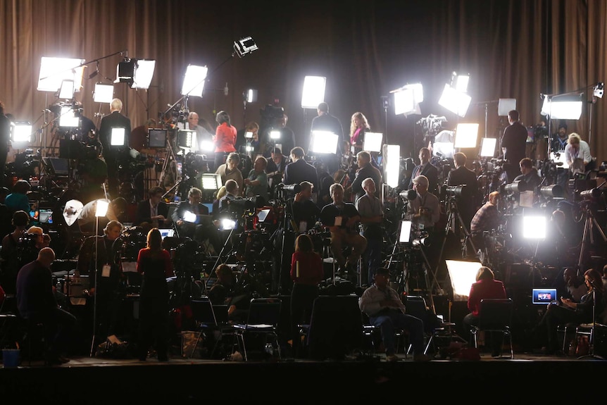 Press contingent waits for Obama in Chicago