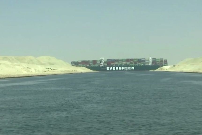 Gigantesca nave portacontainer bloccata nel canale di Suez, 