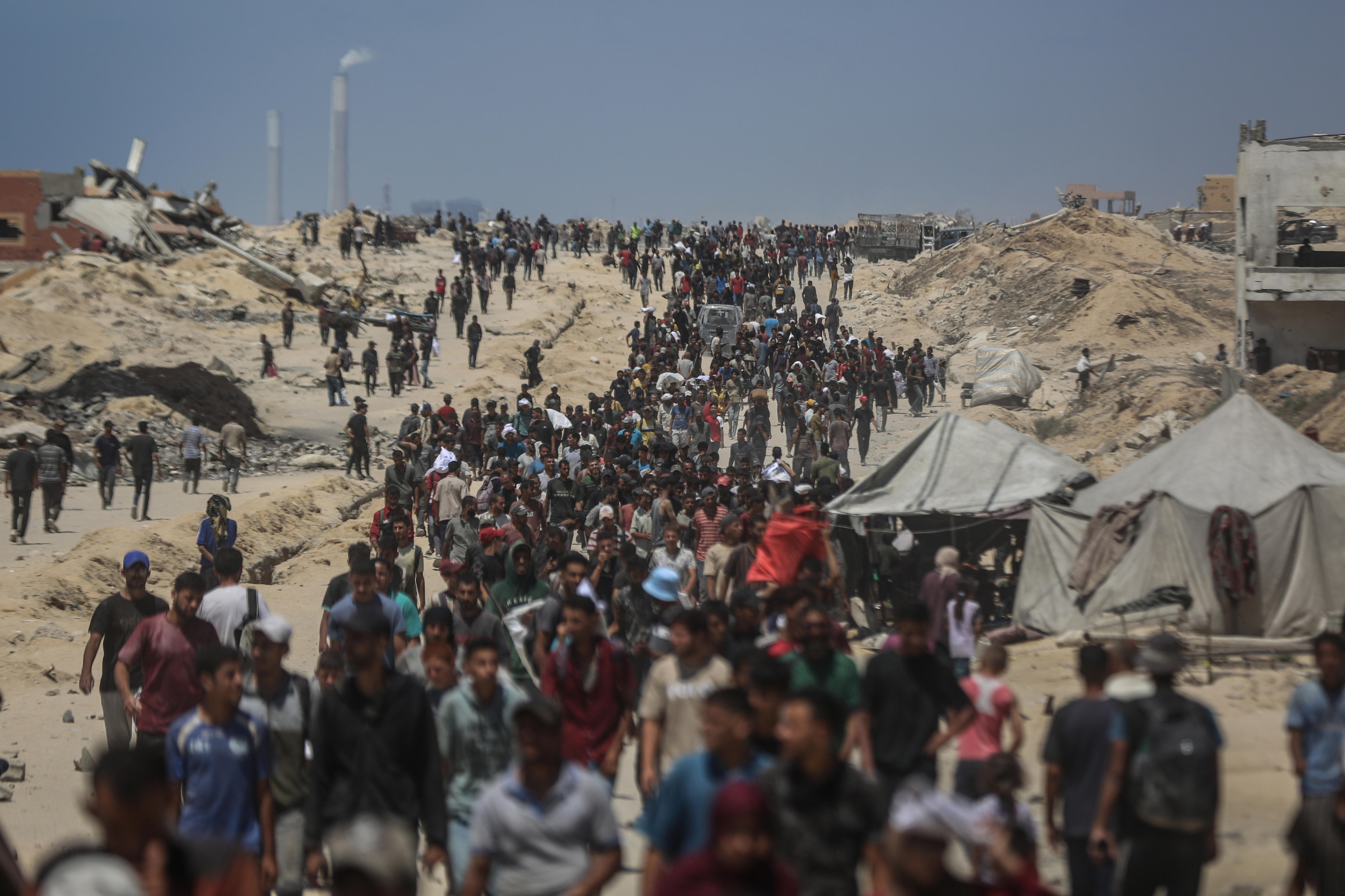 Thousands of Gaza residents struggle to get access to scarce food supplies