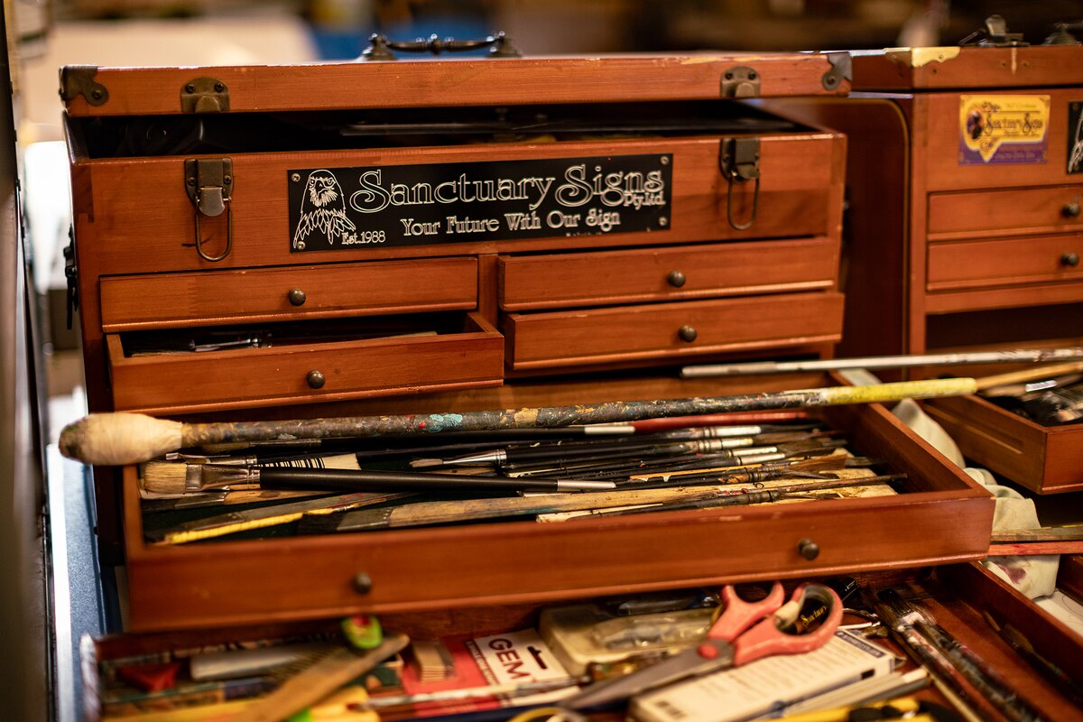 This signwriting master is determined to keep the trade alive, so he's