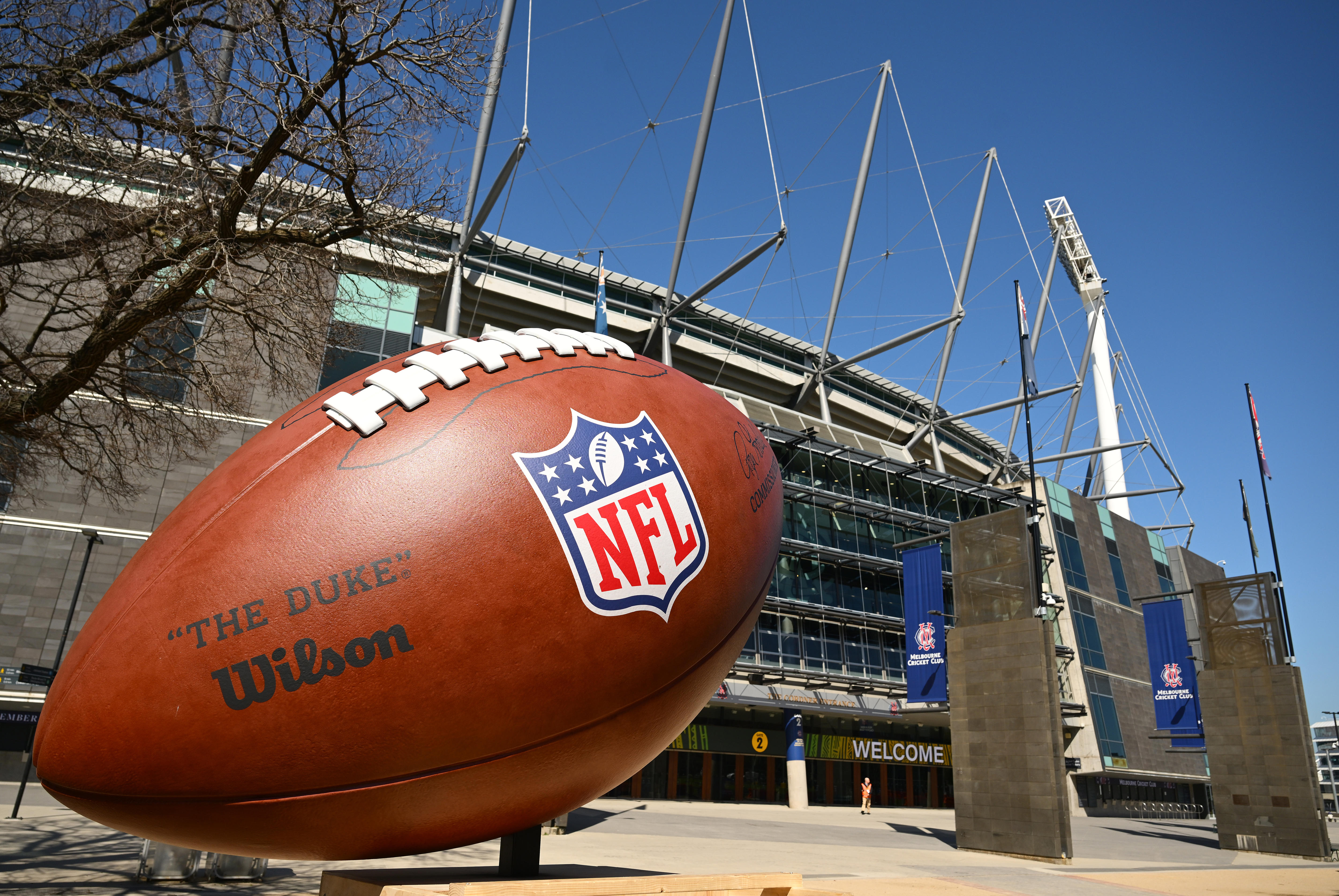 Live: Rivals Rams and 49ers meet for historic first NFL match in Australia