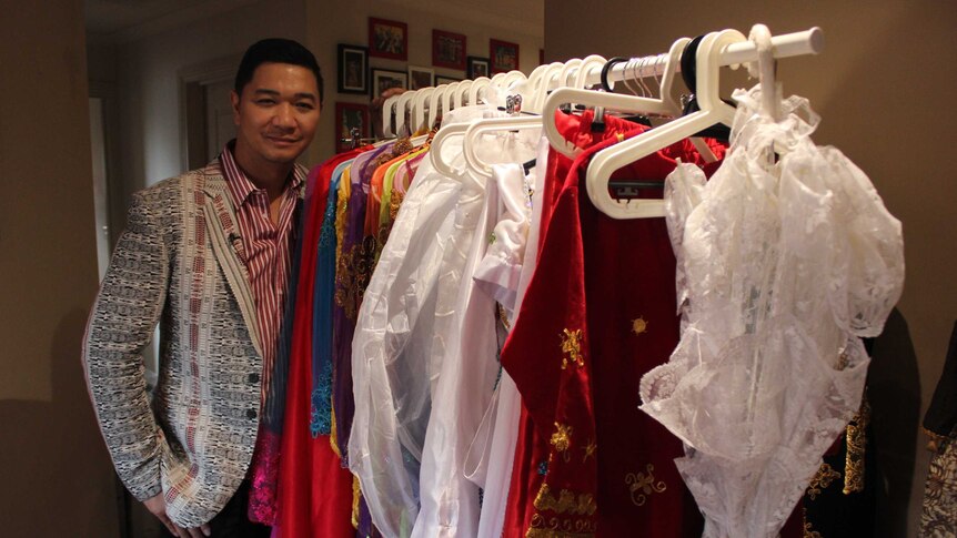 Ganda Marpaung dengan koleksi pakaian
