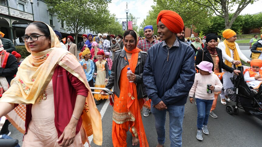 Simran Kaur Sandhu enjoys the Bendigo parade with her son Kanwardeep Singh Sandhu.