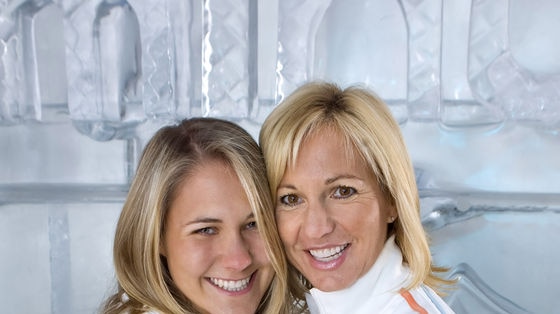 Nikki Bart (l) and her mother Cheryl Bart