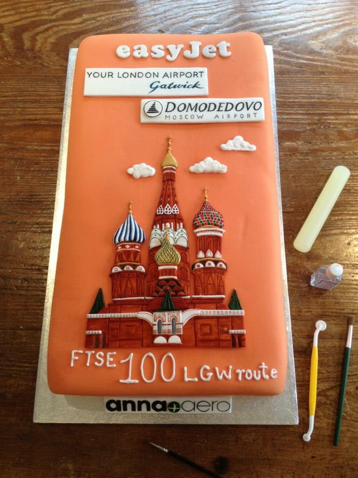 An orange fondant cake featuring the intricate spires of the iconic St Basils cathedral.