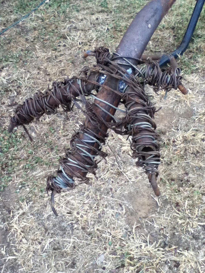 Foot of 7-metre long dinosaur sculpture made out of barbed wire and scrap metal at Muttaburra