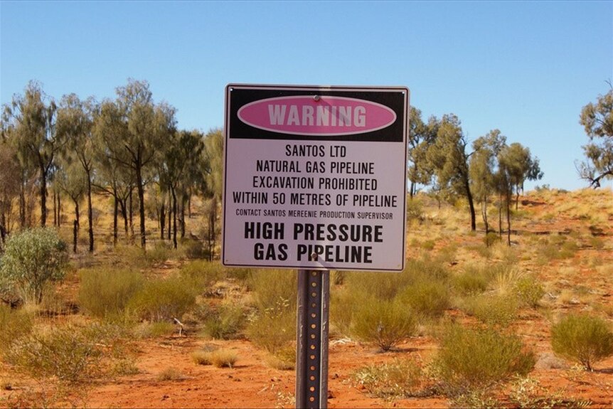 A gas field sign warning against excavation