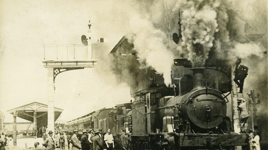Train departing Kalgoorlie in 1917