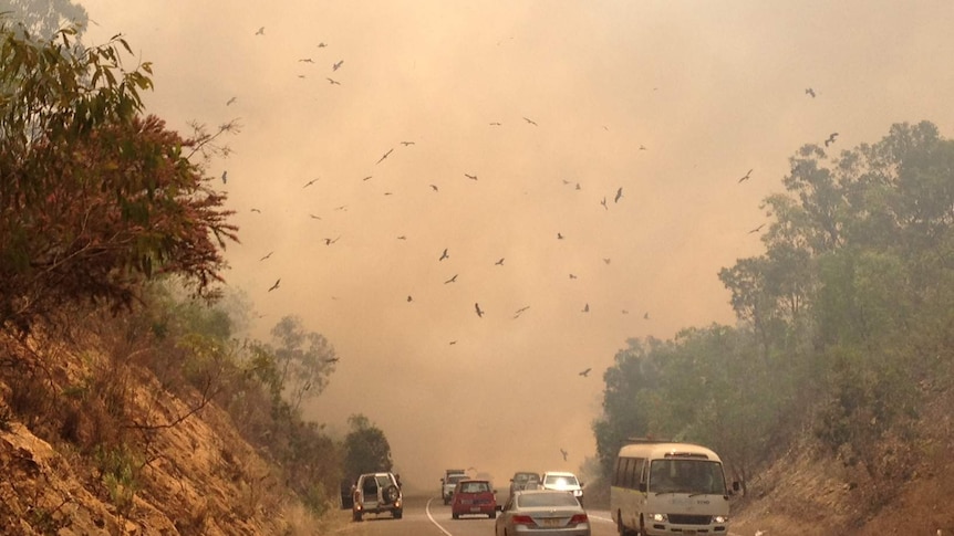 Bushfire slows Hidden Valley traffic near Darwin