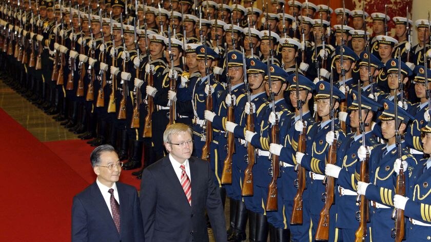 China's Premier Wen Jiabao and Prime Minister Kevin Rudd review an honour guard