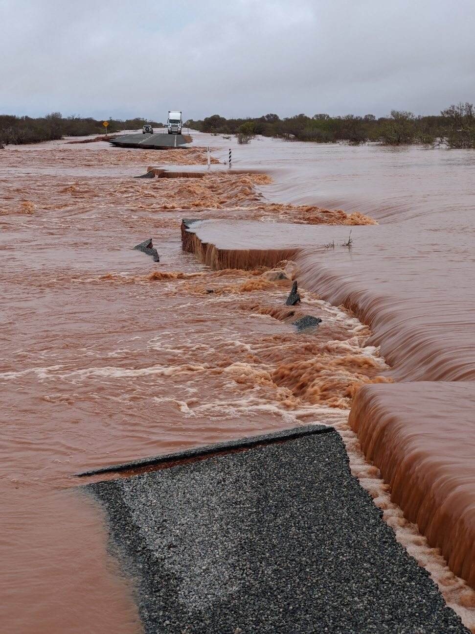 Carnarvon residents take stock of flood damage in WA's northwest as