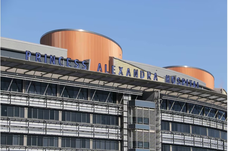 Three men accused of Queensland hospitals fraud appear in court