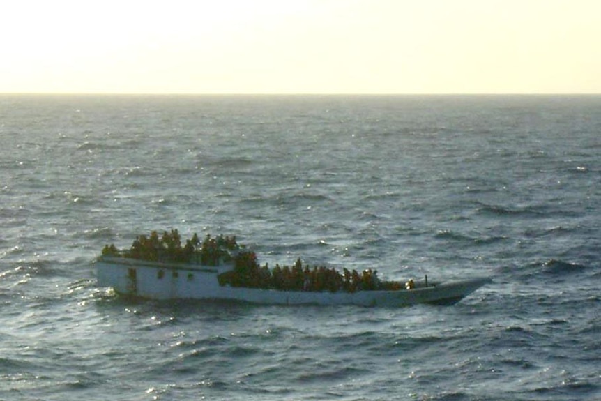 Asylum seeker boat sinks