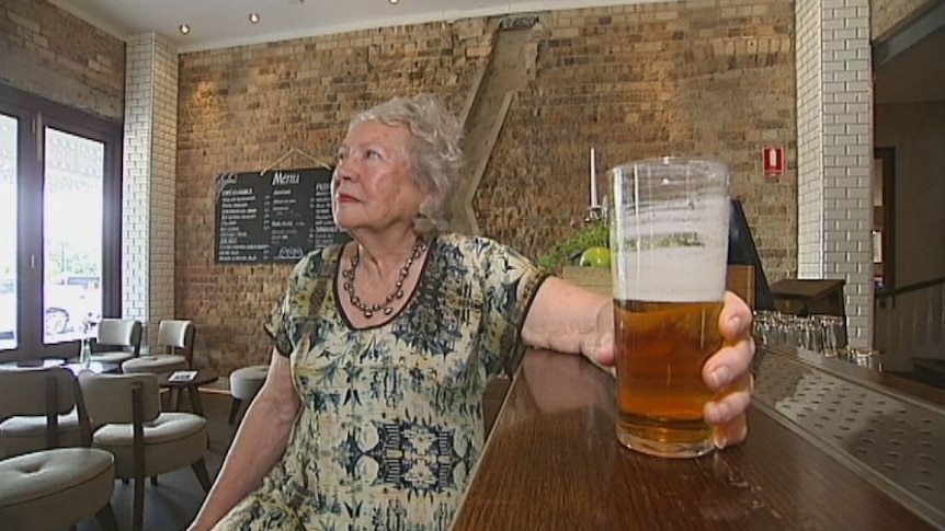 Merle Thornton revisits Regatta Hotel bar 50 years on from protest
