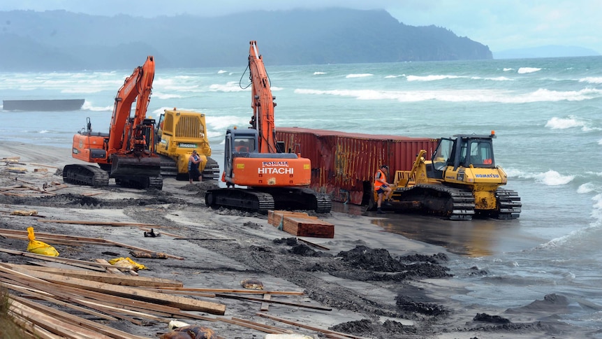 Clean-up starts after Rena containers wash up