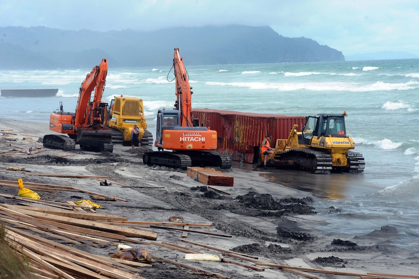 Clean-up starts after Rena containers wash up