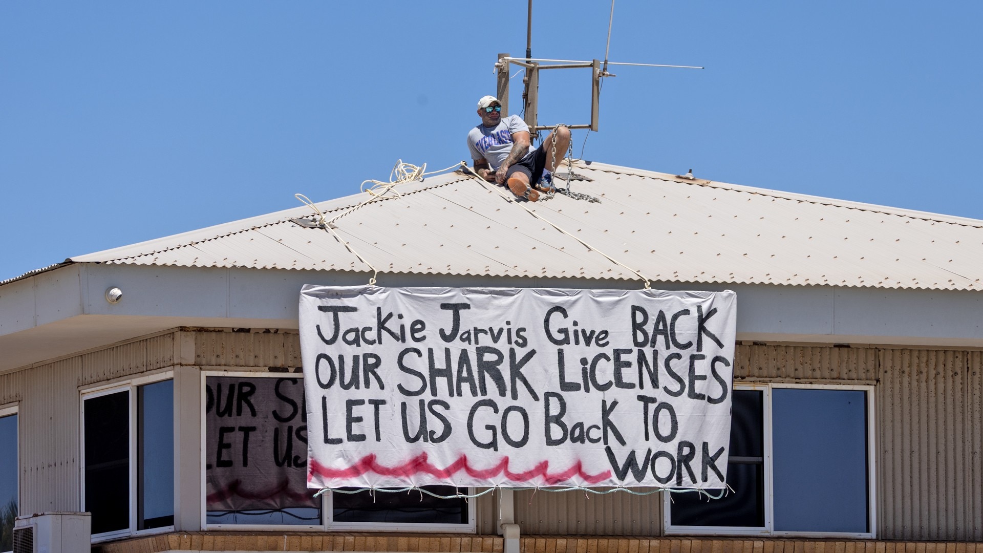 Breaking: Fisherman mounts rooftop protest over WA demersal fishing bans