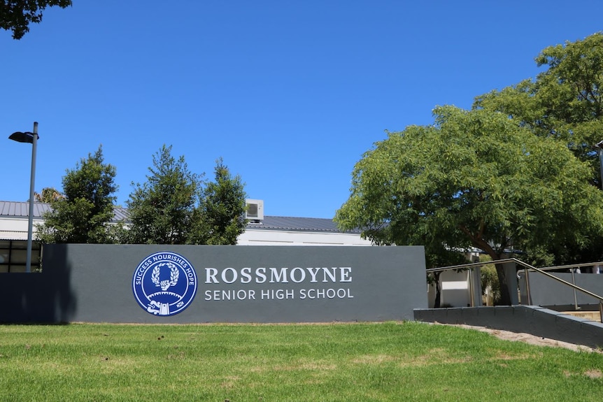 A high school building with a sign on a wall that says 'Rossmoyne Senior High School'.