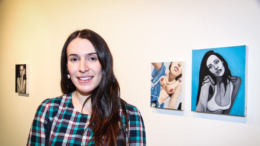 Bendigo artist explores the many layers of women's selfies - ABC News